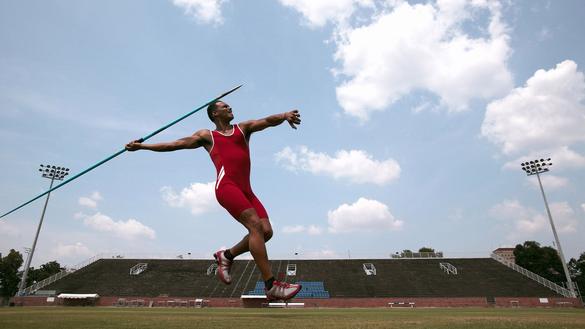 体育博览会展示未来训练理念与设备,体育博览会海报