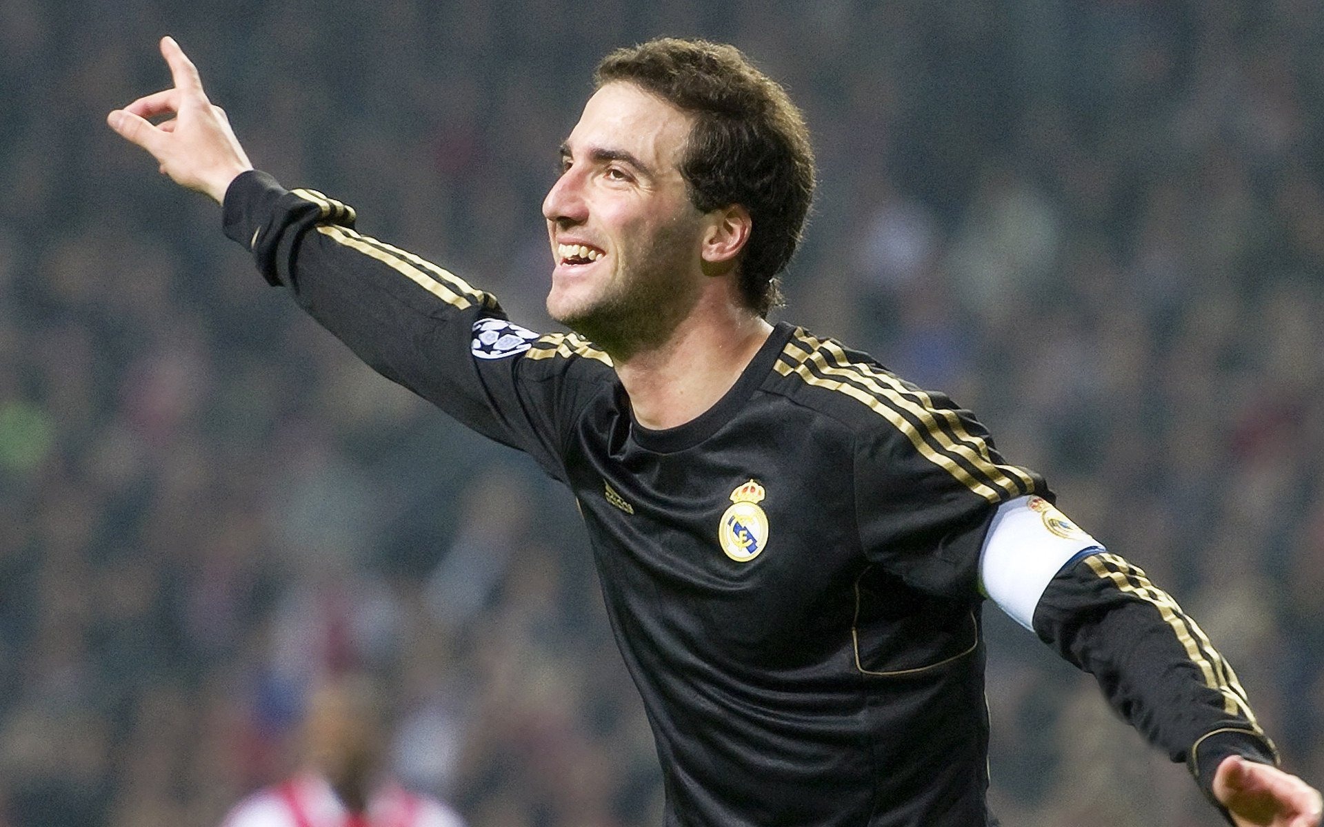 哈兰德与队友间的默契配合正在被写入球队进攻手册,哈兰德 过人